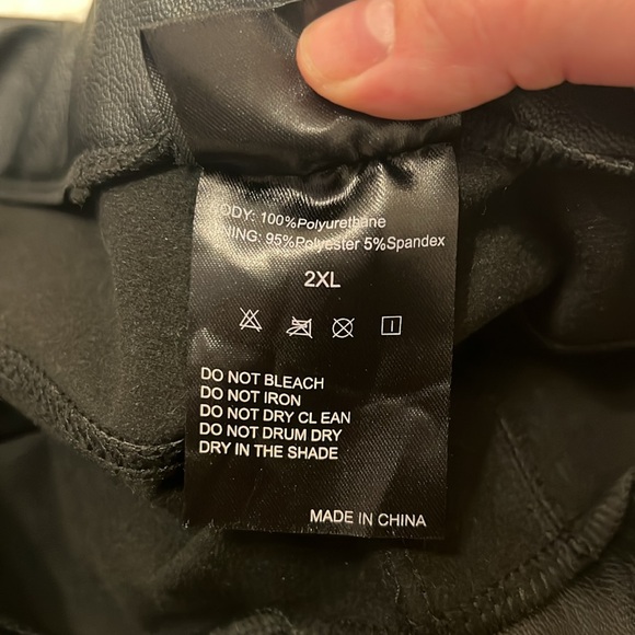 Lined Faux Leather Leggings - Picture 4 of 4